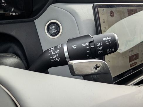 Used 2025 Land Rover Range Rover Velar S image 31