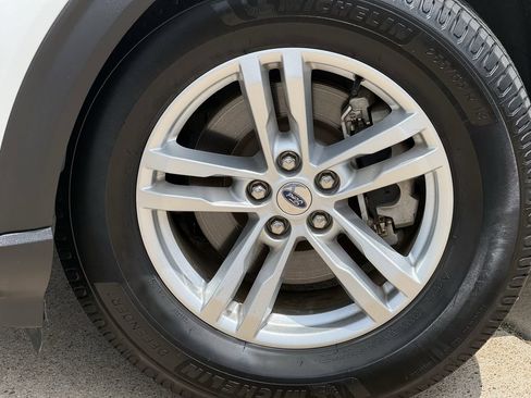 Used 2020 Ford Explorer XLT w/ Equipment Group 202A RWD image 9