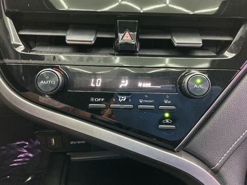 Used 2021 Toyota Camry SE FWD image 35
