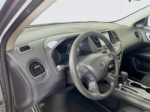Used 2020 Nissan Pathfinder S image 10