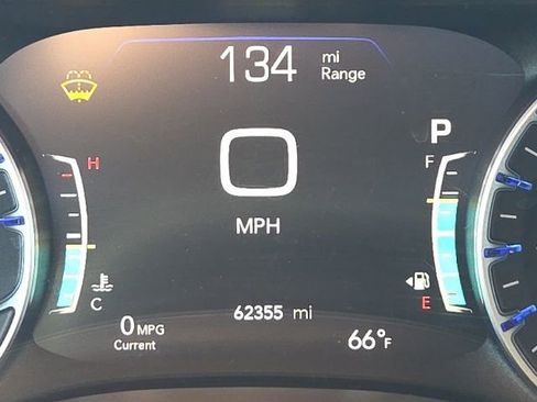 Used 2023 Chrysler Pacifica Touring-L FWD image 46