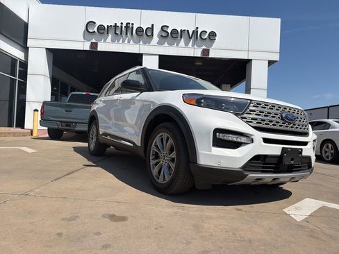 Used 2023 Ford Explorer Limited image 1