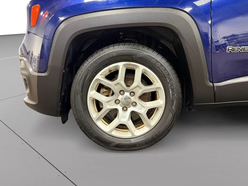 Used 2017 Jeep Renegade Latitude FWD image 14