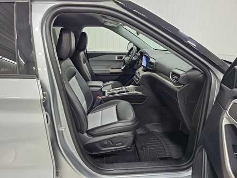 Used 2023 Ford Explorer XLT w/ Equipment Group 202A image 23