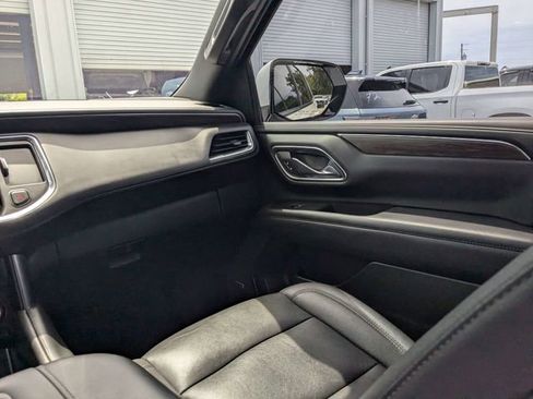 Used 2023 Chevrolet Tahoe Z71 w/ Luxury Package AWD/4WD image 17