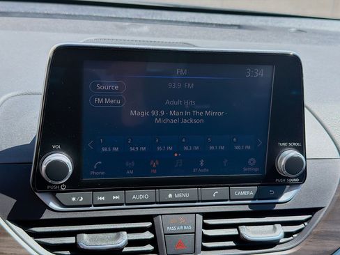 Used 2023 Nissan Altima 2.5 SV FWD image 11