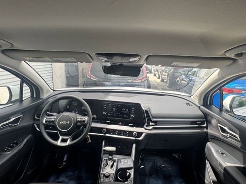Used 2025 Kia Sportage LX FWD image 32