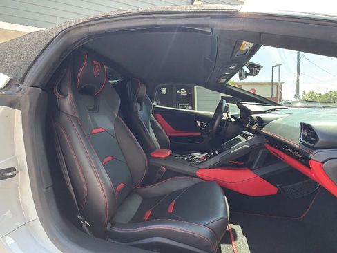 Used 2021 Lamborghini Huracan EVO RWD image 21