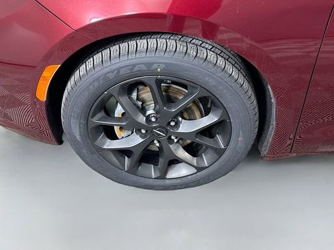 Used 2023 Chrysler Pacifica Touring-L w/ S Appearance Package image 27