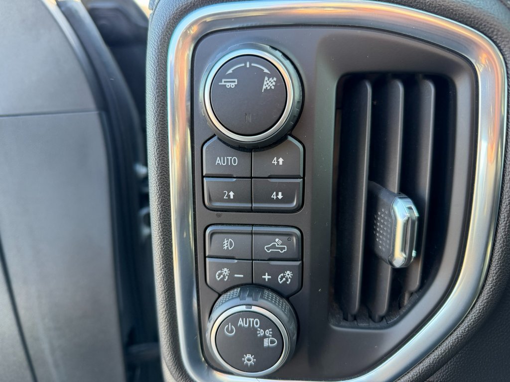 Used 2019 Chevrolet Silverado 1500 RST w/ True North Edition AWD/4WD image 15