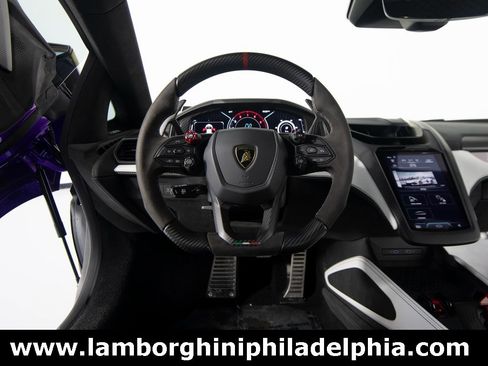 Used 2024 Lamborghini Revuelto Base image 15