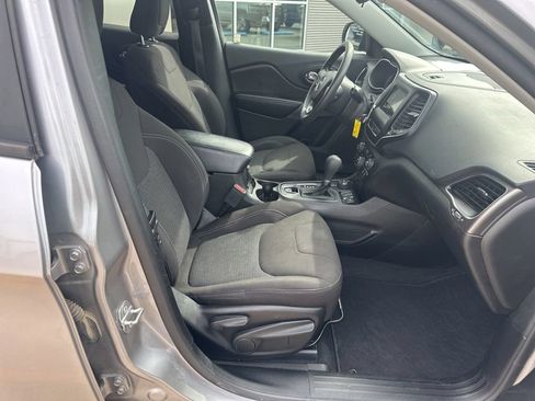 Used 2021 Jeep Cherokee Latitude AWD/4WD image 24