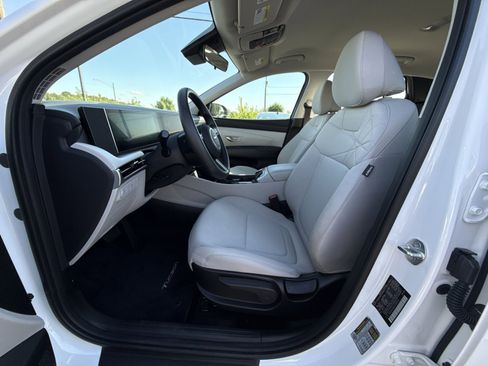Used 2025 Hyundai Tucson SE FWD image 13