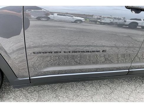 Used 2024 Jeep Grand Cherokee Altitude AWD/4WD image 38