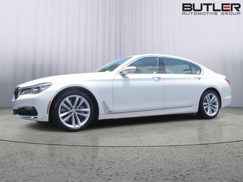 Used 2018 BMW 750i RWD image 41
