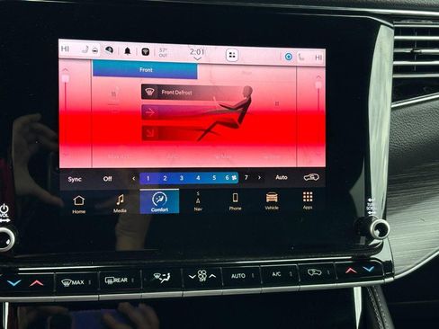 Used 2023 Jeep Wagoneer Series III w/ Preferred Equipment Group image 24