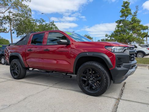 Used 2025 Chevrolet Colorado Trail Boss w/ Midnight Edition AWD/4WD image 2