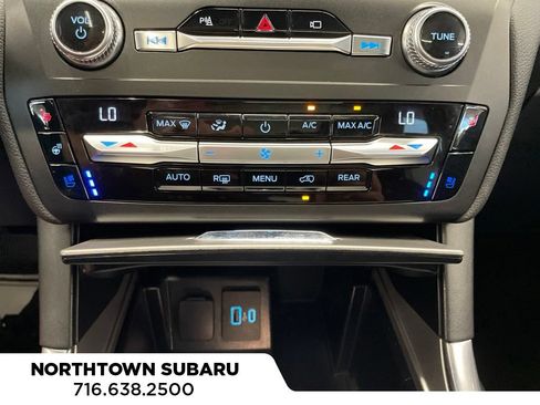 Used 2020 Ford Explorer Limited w/ Equipment Group 310A AWD/4WD image 13