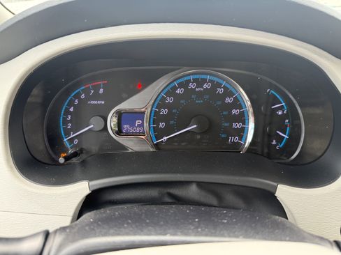 Used 2011 Toyota Sienna XLE image 13