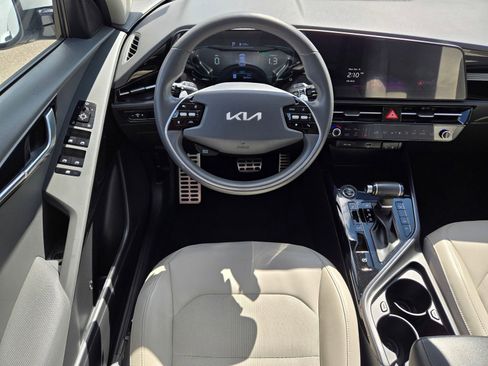 Used 2023 Kia Niro EX Touring FWD image 16