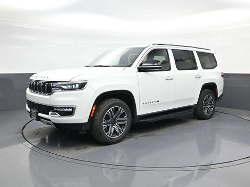 Used 2024 Jeep Wagoneer Series II w/ Flexible Seating Group RWD image 3