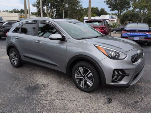 Used 2022 Kia Niro EX Premium FWD image 2