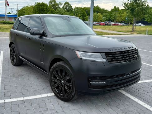 Used 2025 Land Rover Range Rover SE AWD/4WD image 1