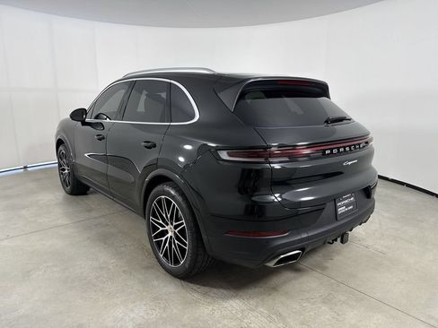 Certified 2025 Porsche Cayenne AWD/4WD image 3