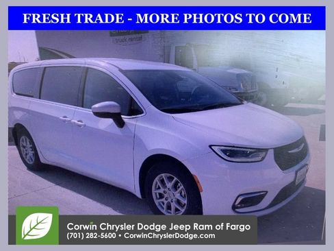 Used 2023 Chrysler Pacifica Touring-L FWD image 1