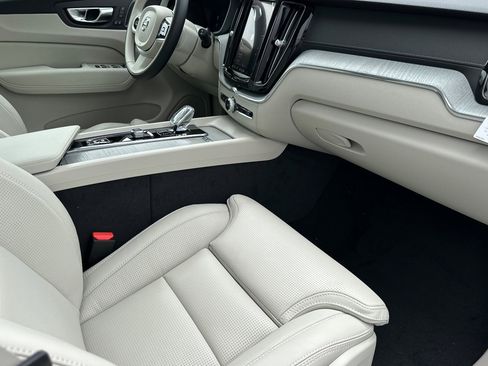 New 2025 Volvo XC60 B5 Ultra w/ Protection Package Premier image 17