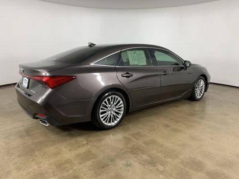 Used 2019 Toyota Avalon Limited image 8