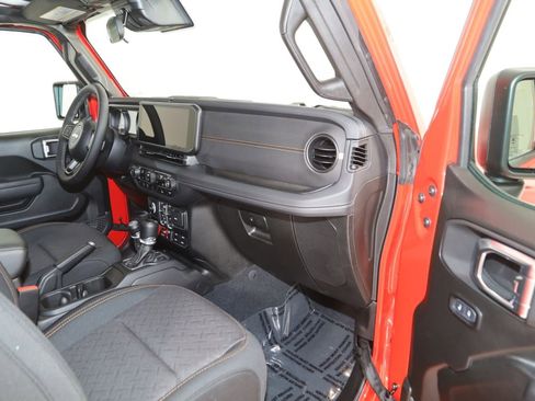 Used 2025 Jeep Gladiator Mojave image 41