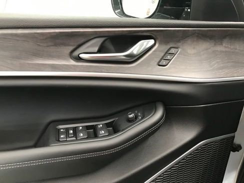 New 2025 Jeep Grand Cherokee Limited 4xe w/ Luxury Tech Group II image 8