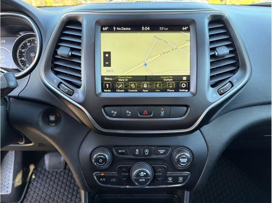 Used 2020 Jeep Cherokee Trailhawk w/ Technology Group AWD/4WD image 17