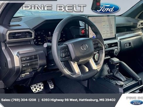 Used 2025 Toyota Tacoma TRD Sport image 13