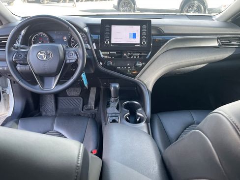 Used 2023 Toyota Camry SE image 3