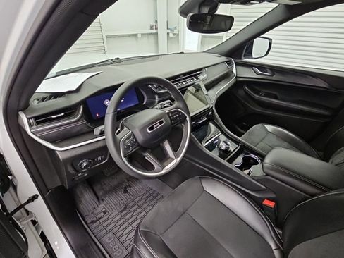 Used 2024 Jeep Grand Cherokee L Laredo RWD image 12