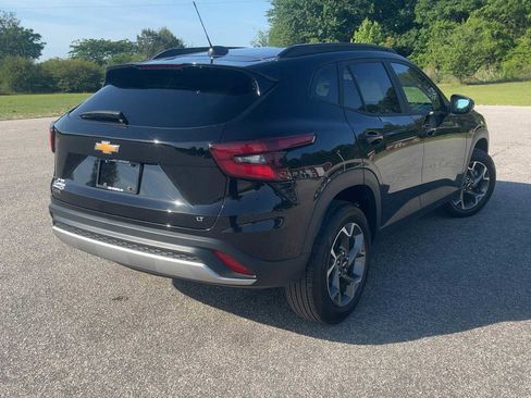 Used 2025 Chevrolet Trax LT w/ LT Convenience Package FWD image 6