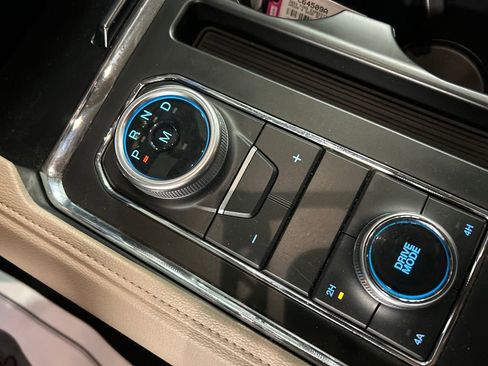 Used 2024 Ford Expedition Max XLT image 20