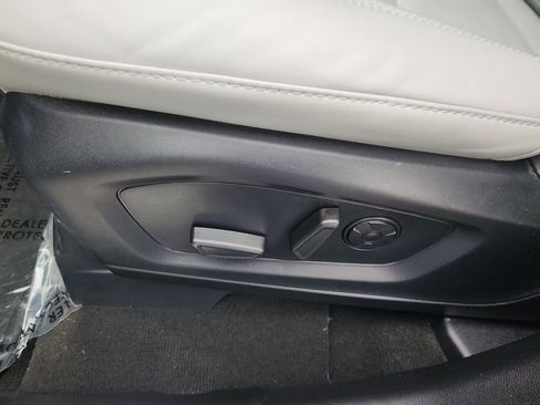 Used 2025 Ford Explorer Platinum w/ LUX Leather Package image 8