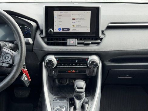 Used 2024 Toyota RAV4 LE AWD/4WD image 15