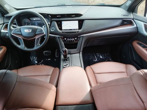 Used 2025 Cadillac XT5 Sportv w/ LPO, Red Accent Package image 15