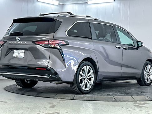 Used 2024 Toyota Sienna Platinum image 2