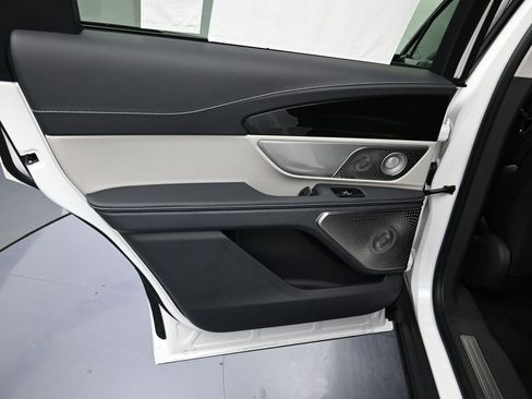 New 2025 Lincoln Nautilus Reserve AWD/4WD image 24