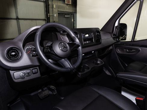 Used 2025 Mercedes-Benz Sprinter 3500 image 6