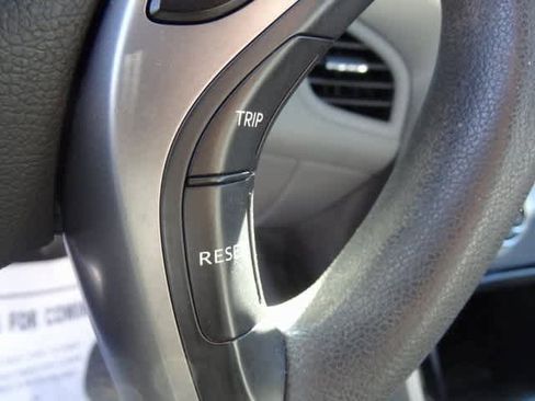 Used 2013 Hyundai Elantra GLS image 11