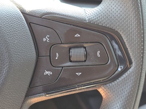 Used 2025 Chevrolet Trax LT FWD image 13
