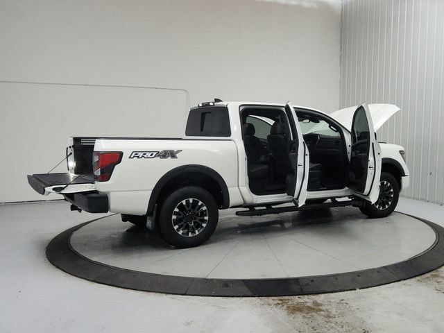 Used 2024 Nissan Titan PRO-4X w/ Pro-4x Convenience Package AWD/4WD image 15