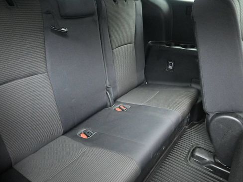 Used 2023 Toyota Highlander LE AWD/4WD image 11