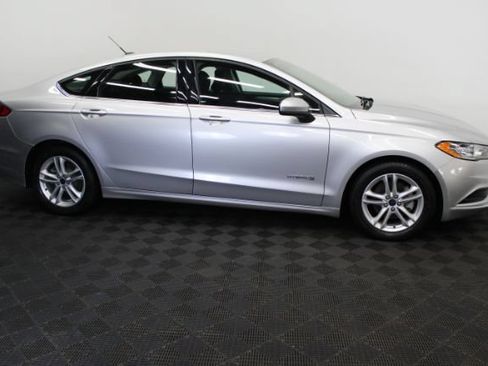 Used 2018 Ford Fusion SE FWD image 4
